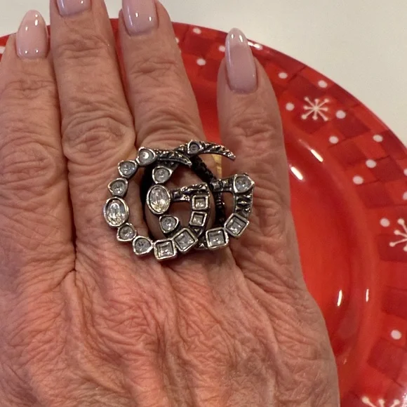 Gucci Elegant Silver Crystal Ring - Picture 1 of 3